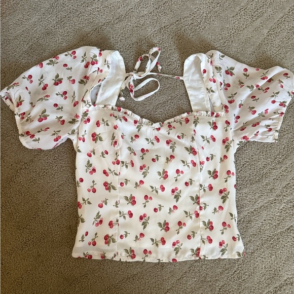 Abercrombie & Fitch Tops - Floral cherry Sleeve Top